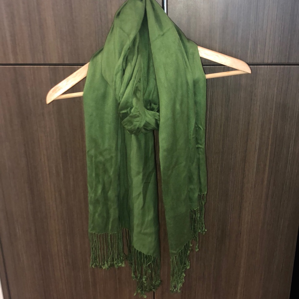 Rich green Shaw